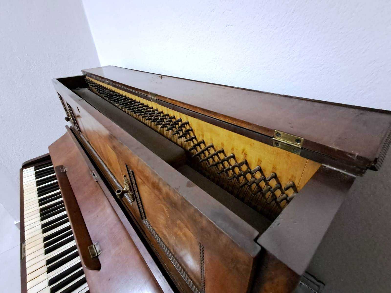 pianino zabytkowe