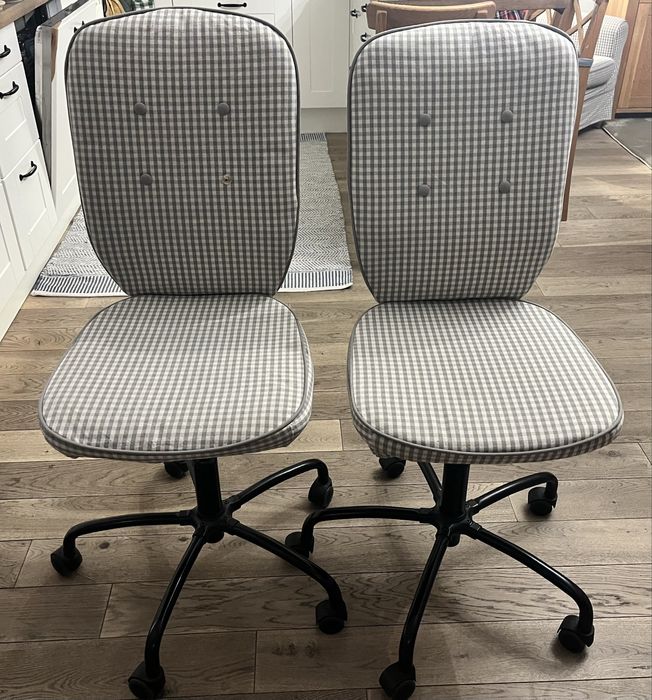 Dwa krzesła obrotowe IKEA