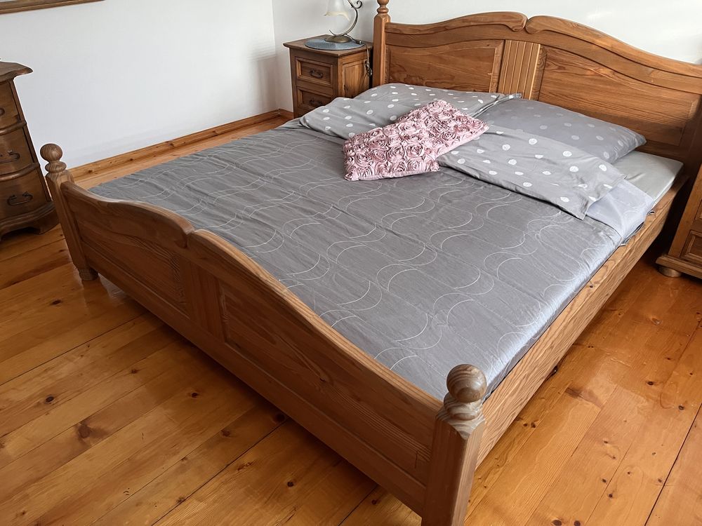 Sypialnia drewniana, łóżko, szafki nocne , komoda