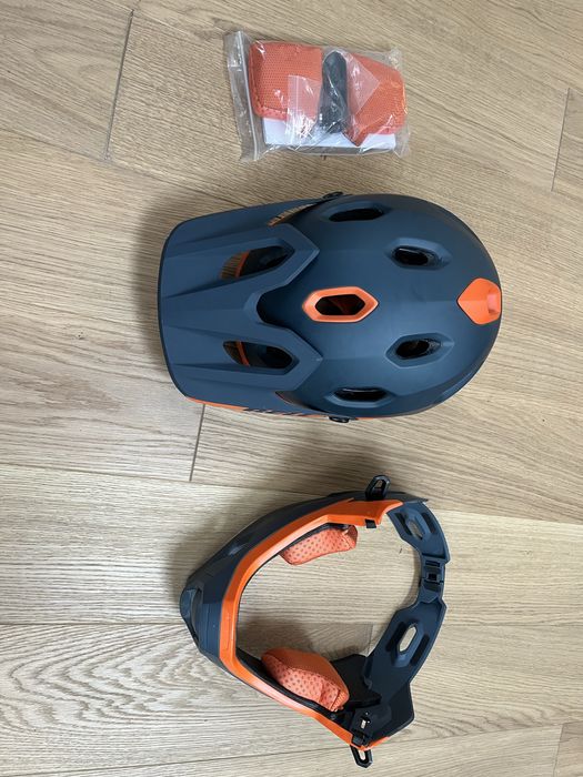 Kask rowerowy full-face Bell Super DH – nienoszony