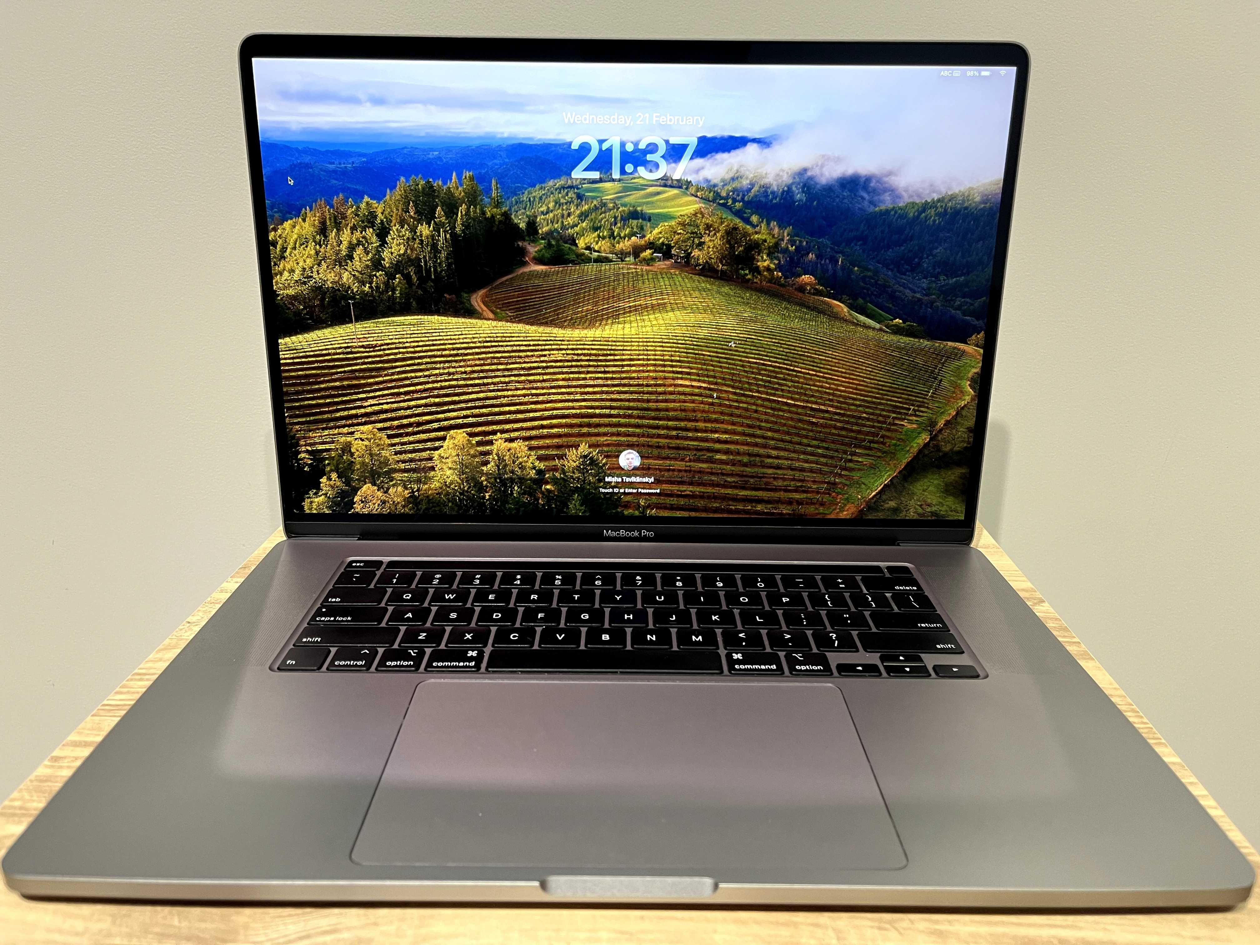 Ноутбук MacBook Pro 16 2019 рік 1TB SSD / 16 GB RAM / Intel Core i9