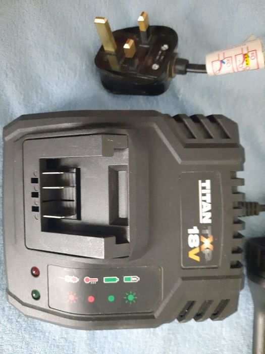 Myjka akumulatorowa Titan 5Ah .