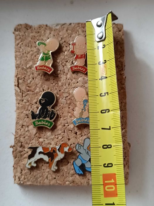 4 Pins antigos dos Babies e 2 de animais