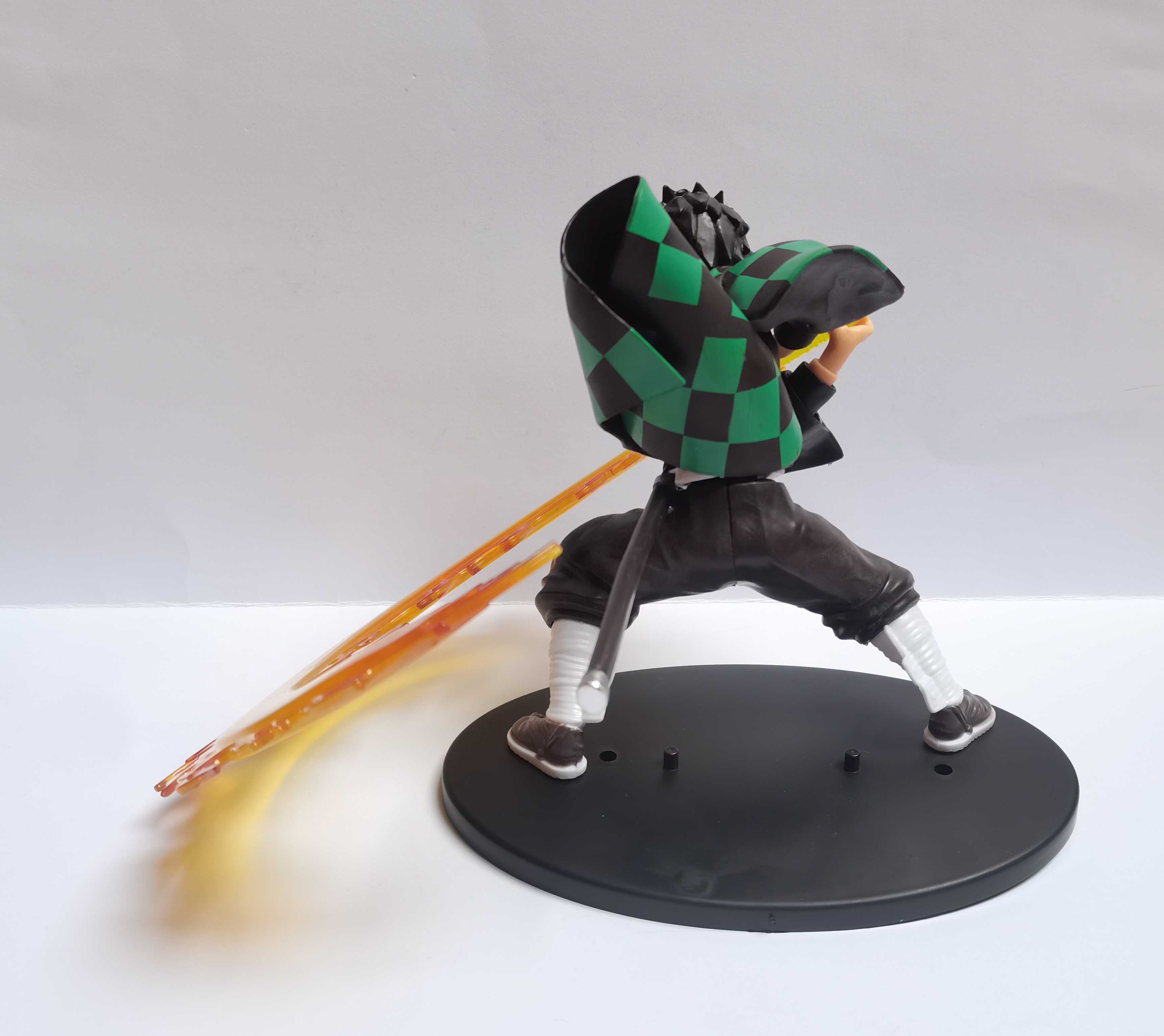Tanjirou Kamado walczący (anime Demon Slayer) - duża figurka 3D