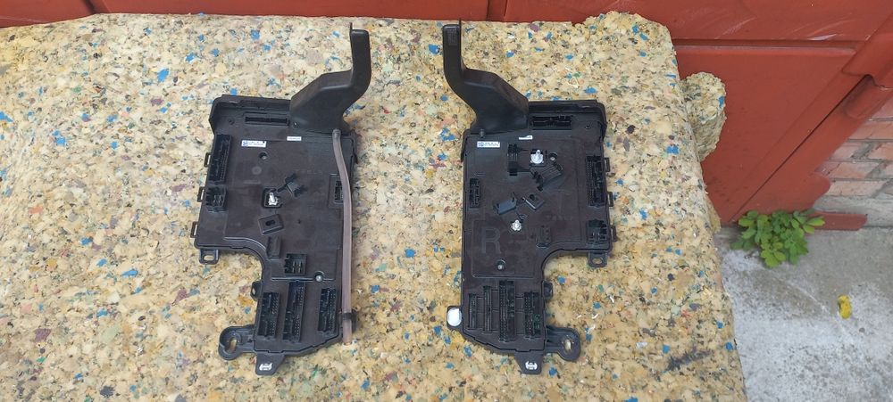 Контроллер низковольный левой правой стороны Tesla model 3