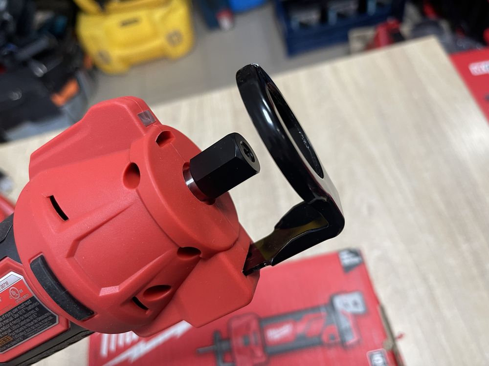 Milwaukee M18 2627-20 / акумуляторний фрезер для гіпсокартону Мілвокі