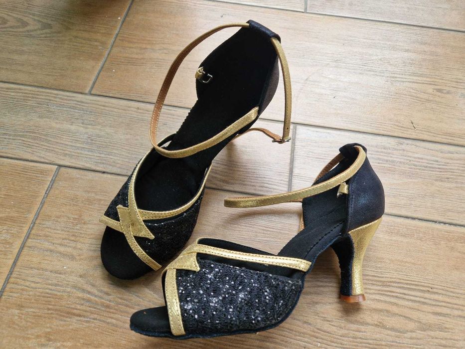 Buty do tańca latino - czarne ze złotymi wstawkami