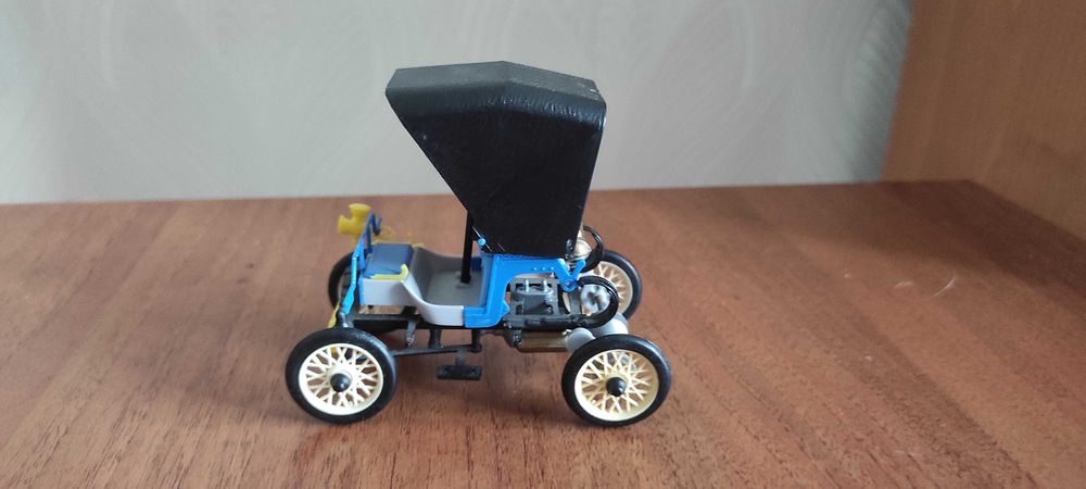 Машинка коллекційна ретро