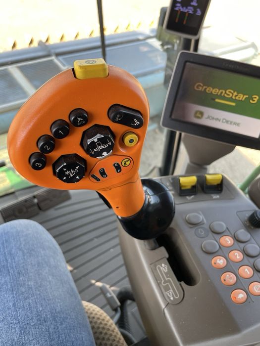 Продається комбайн Джон Дір S670 з зерновою жаткою