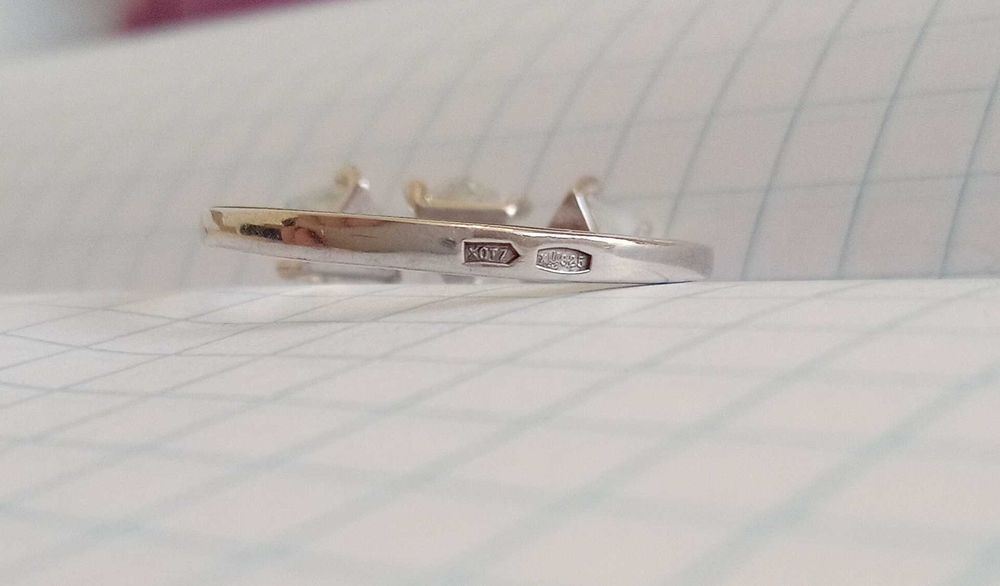 Кільце каблучка з каменями, срібло 925 проби, 19 розмір