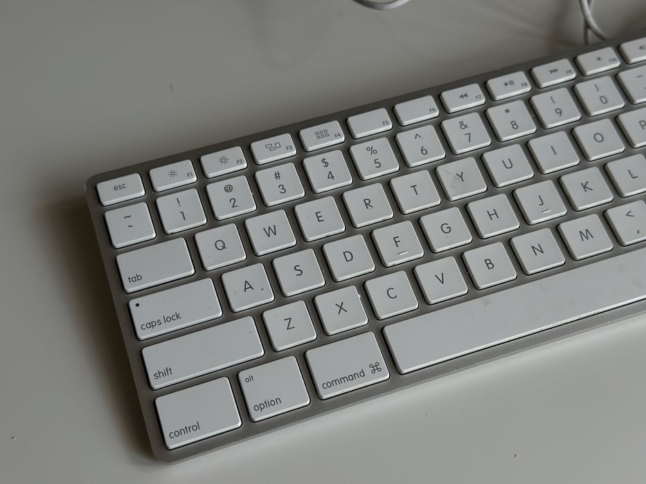 Клавіатура Apple A1243 б/в + наклейки українською
