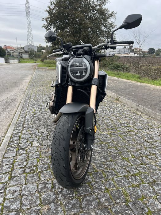 Honda CB650R 2021 - MUITO BOM Estado