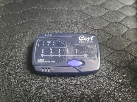 Cort E202 - Tuner cyfrowy z mikrofonem - Gitara / Bas