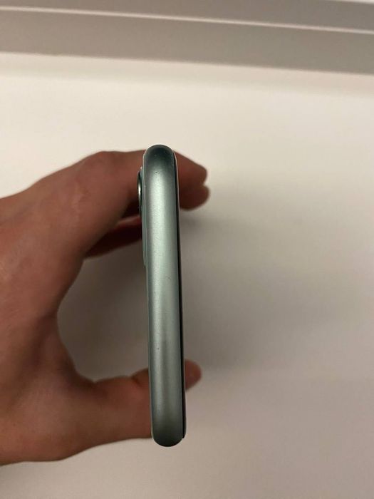 Айфон 11 із вздутою батареєю