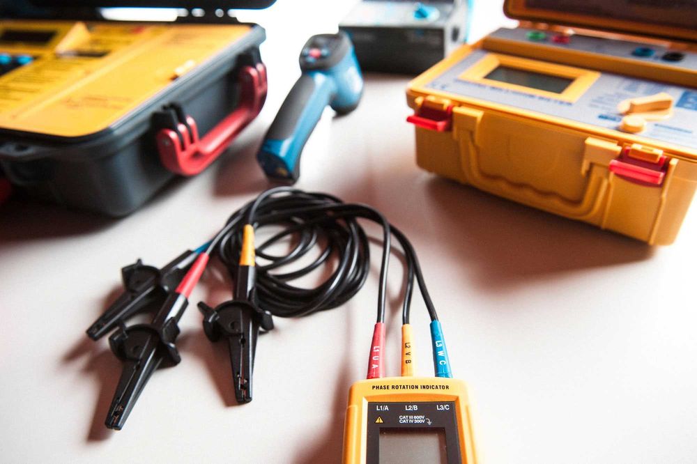 Elektryk Pomiary elektryczne Usługi elektryczne Instalacje smart home