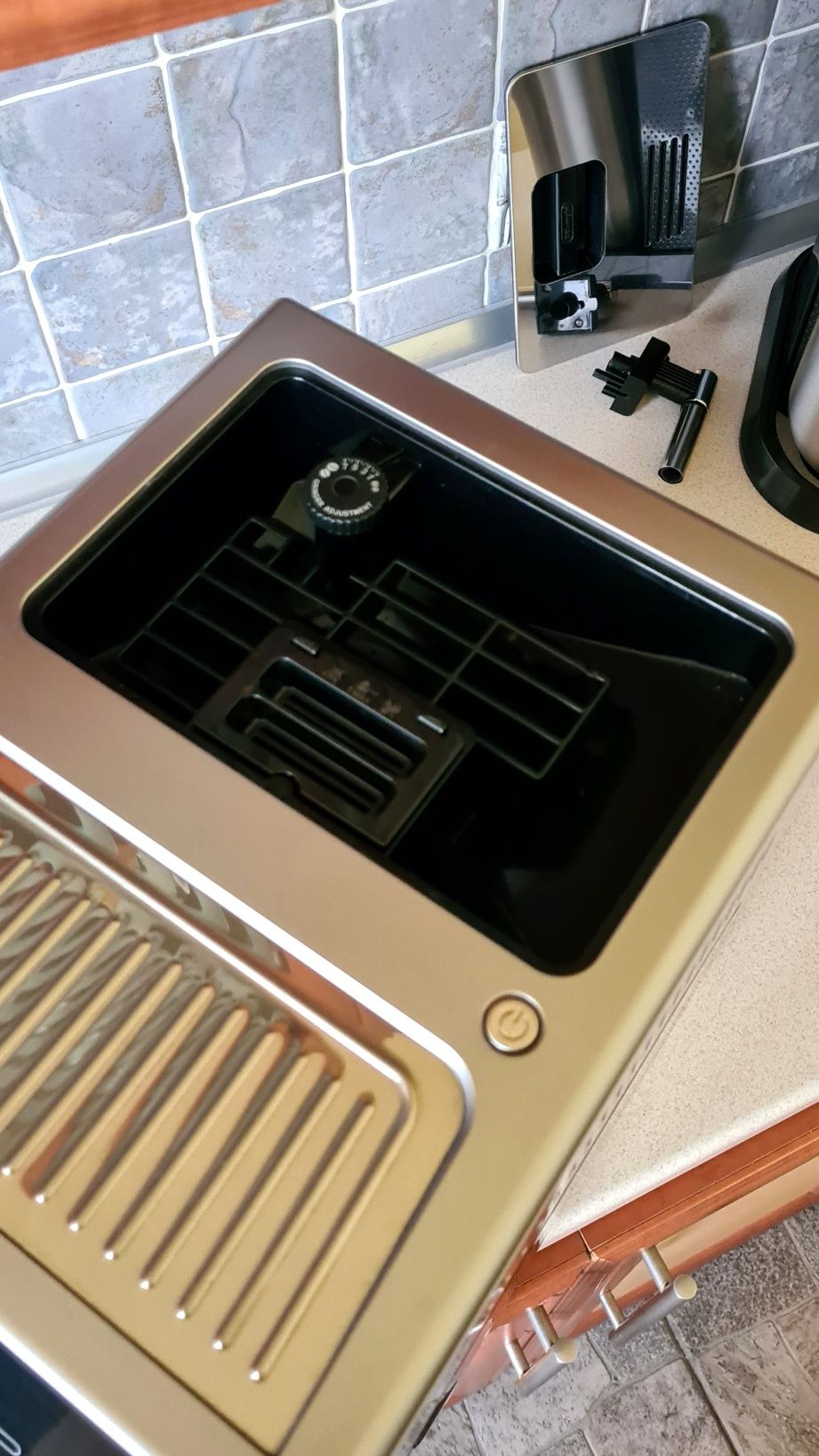 Delonghi PrimaDonna Class 19-bar Wi-Fi Cappuccino Bluetooth