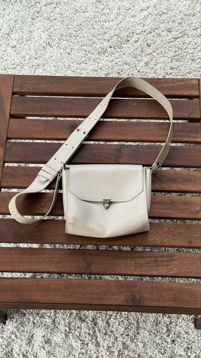 Бежева шкіряна кросбоді сумна мастак