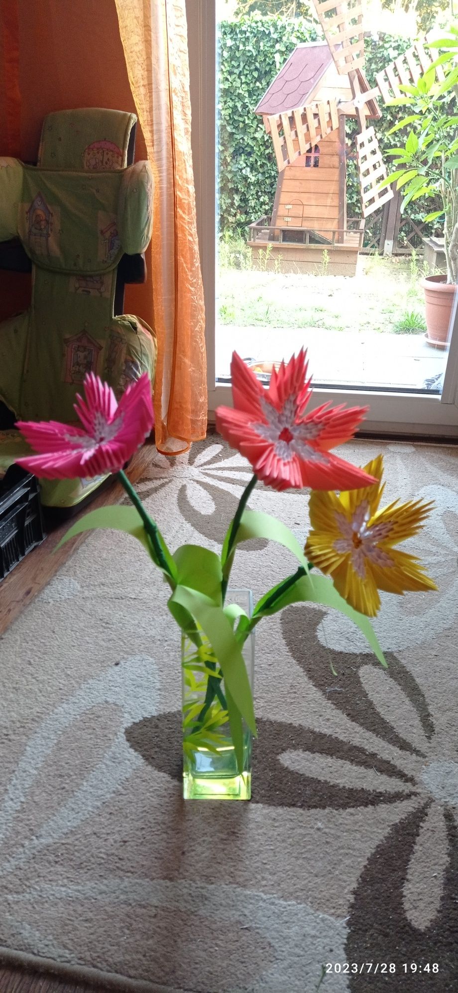 Prezent na dzień kobiet. Kwiaty z origami modułowego.
