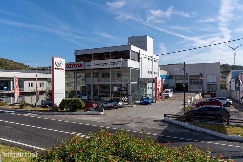 Escritório em 1º andar com área total de 141m2! Ótimos acessos!