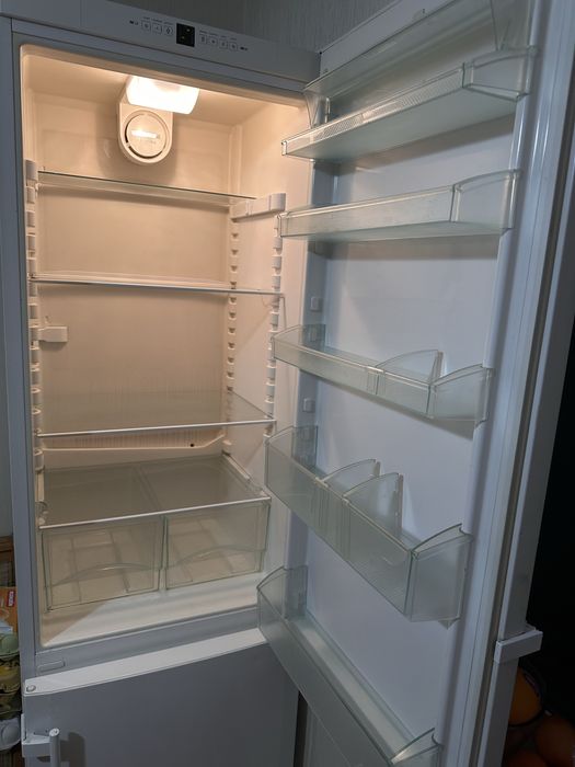 Холодильник LIEBHERR