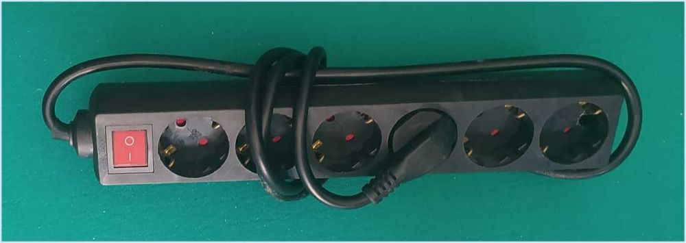 Régua Eléctrica – 6 Tomadas, Cabo de 1,30m + Botão de Segurança!