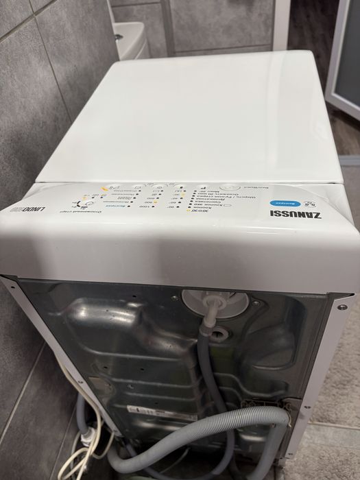 стиральная машина Zanussi ZWY 51024 WI с вертикальной загрузкой