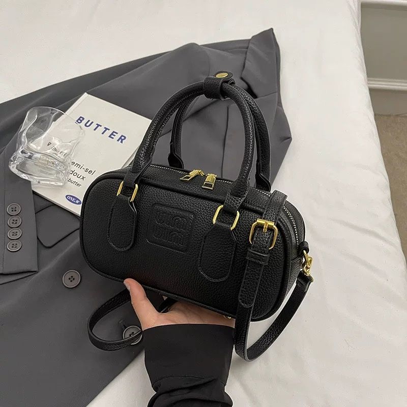 Вінтажна жіноча шкіряна сумка Miu Miu Leather Bag сумочка багет бежева