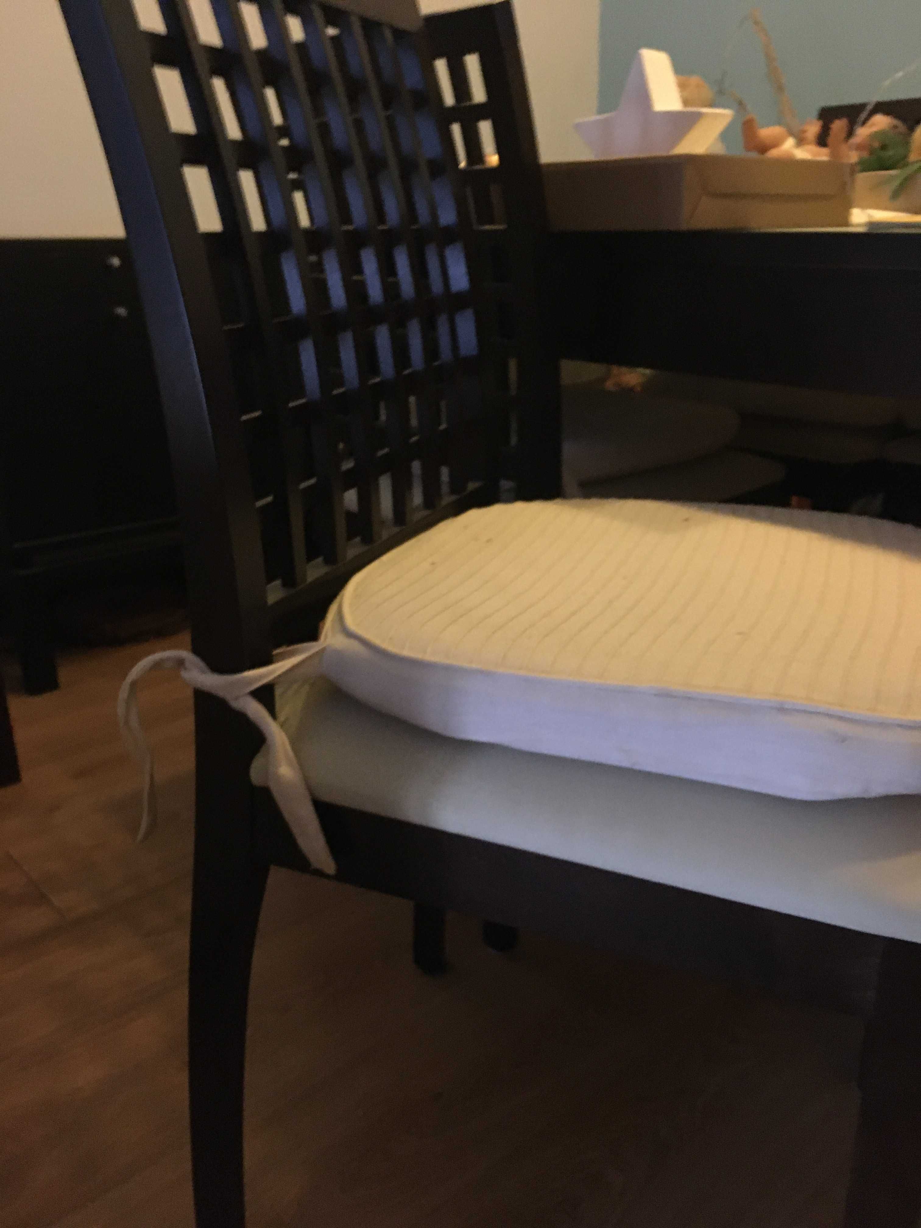 Mesa Extensível e 4 cadeiras, como novo