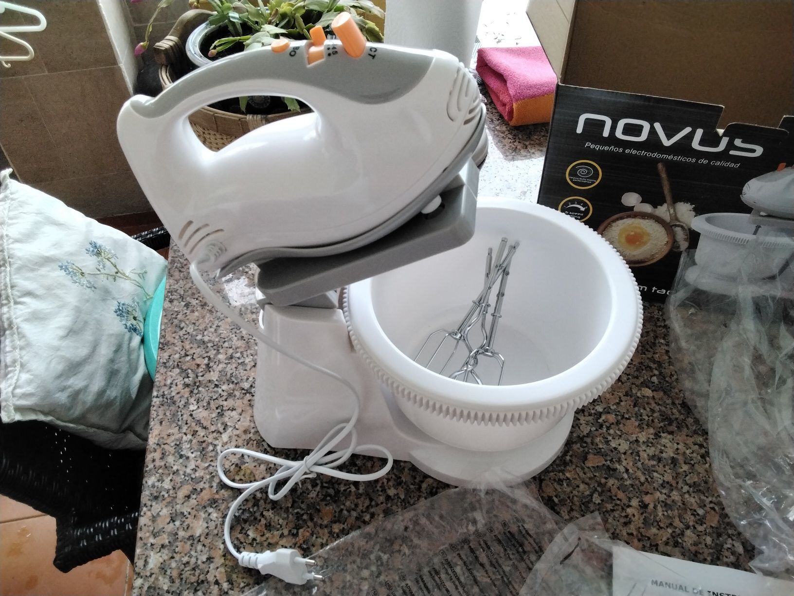 Batedeira com taça [NOVA]