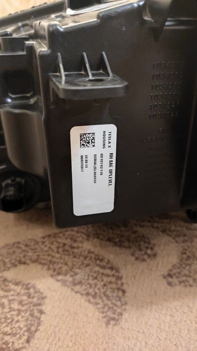 Tesla Model X 2017 правая фара