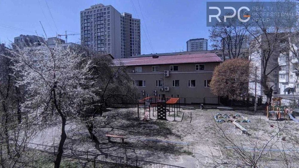 Продам 2к квартиру Печерськ метро Палац України