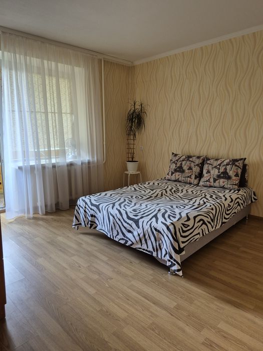 Сдам 1-к квартиру посуточно  ж/м Тополь1/  б.  Космическая, Мечникова