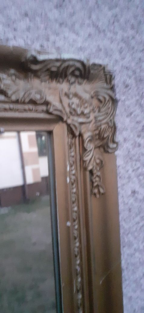 Duże lustro zdobione