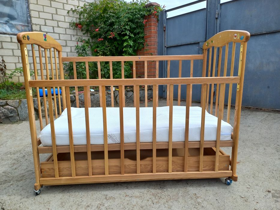 Продам дитяче ліжко з матрацом