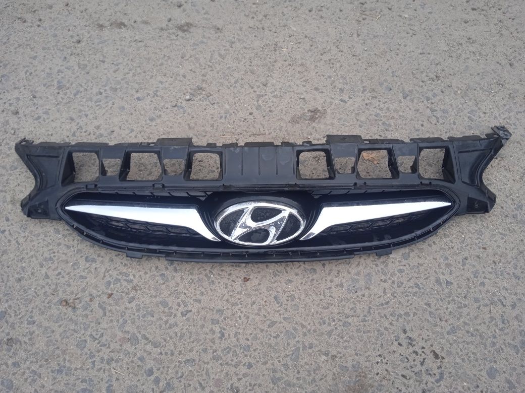 Решітка радіатора HYUNDAI ACCENT RB 2013 86351-1R000