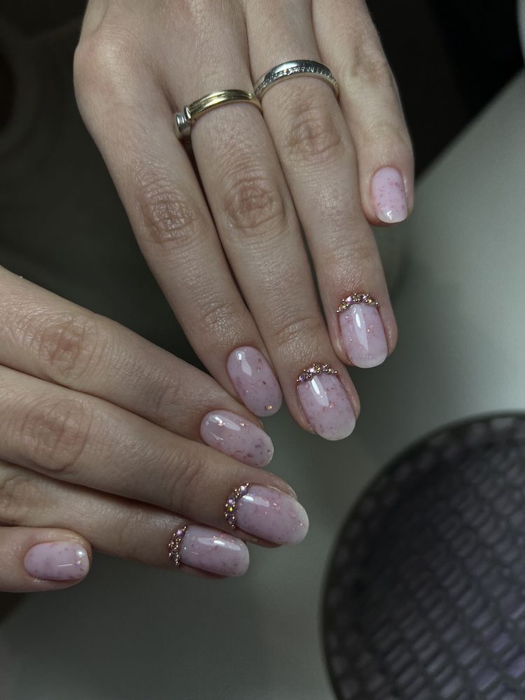 Manicure hybrydowy i żelowy