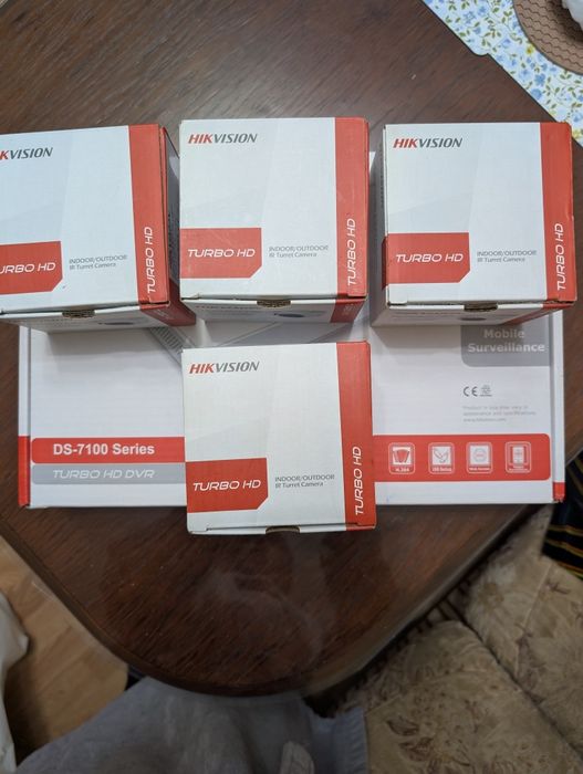 Відеореєстратор Hikvision DS-7100 Series та  4 камери