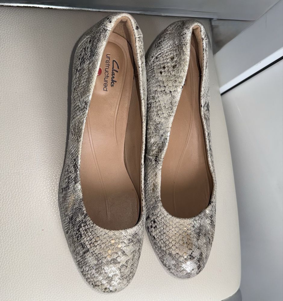 Шкіряні туфлі зміїний принт clarks