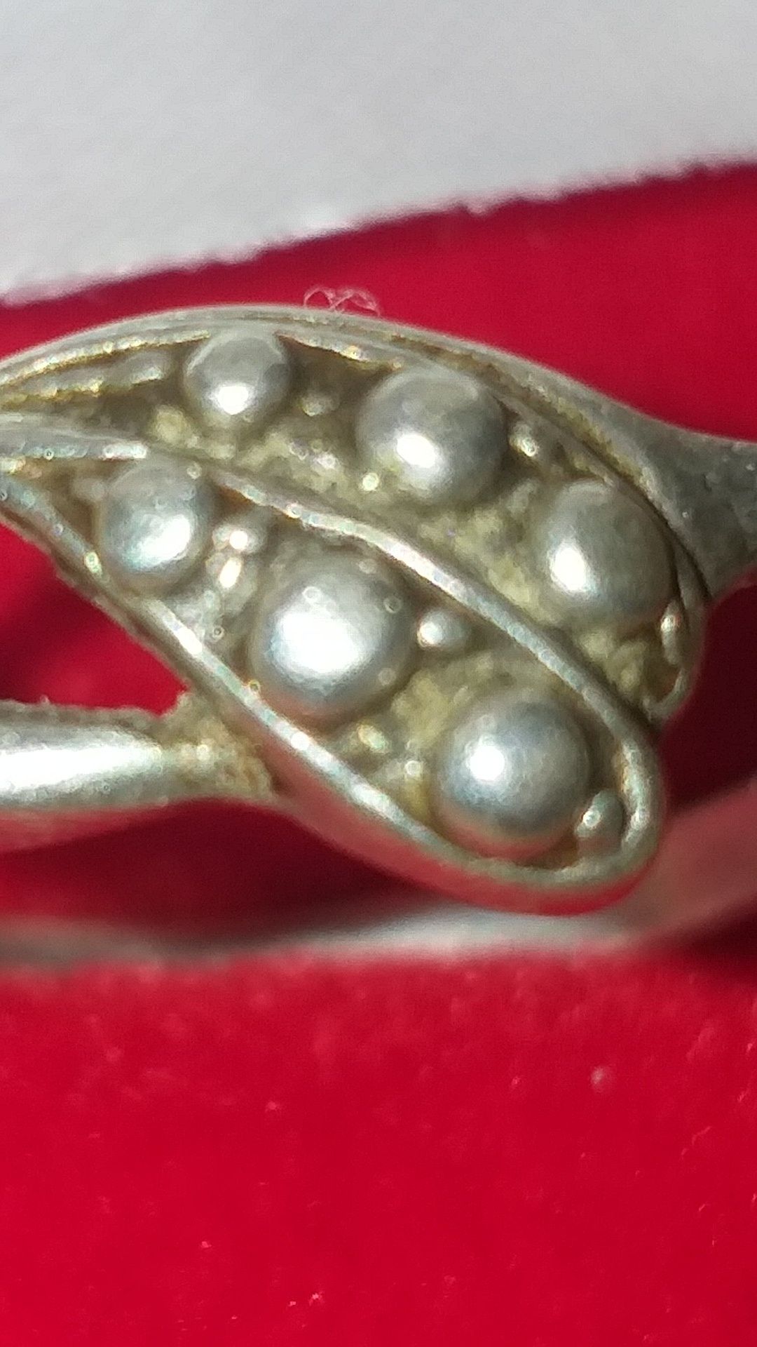 Stary srebrny pierścionek " fasolki " vintafe.