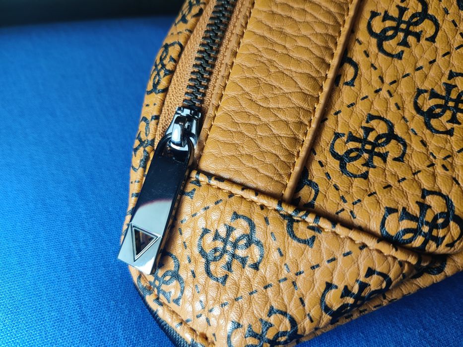 Guess сумка-бананка