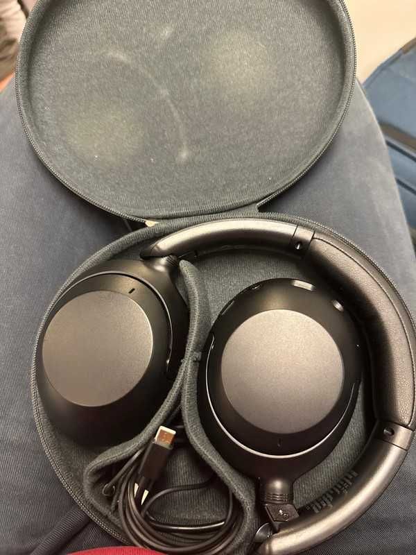 Sony WH-XB910N Noise-Cancelling Black