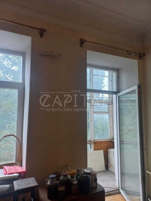 Продаж 4х кімнатної квартири 140кв.м. 2й поверх центр Київа під ремонт