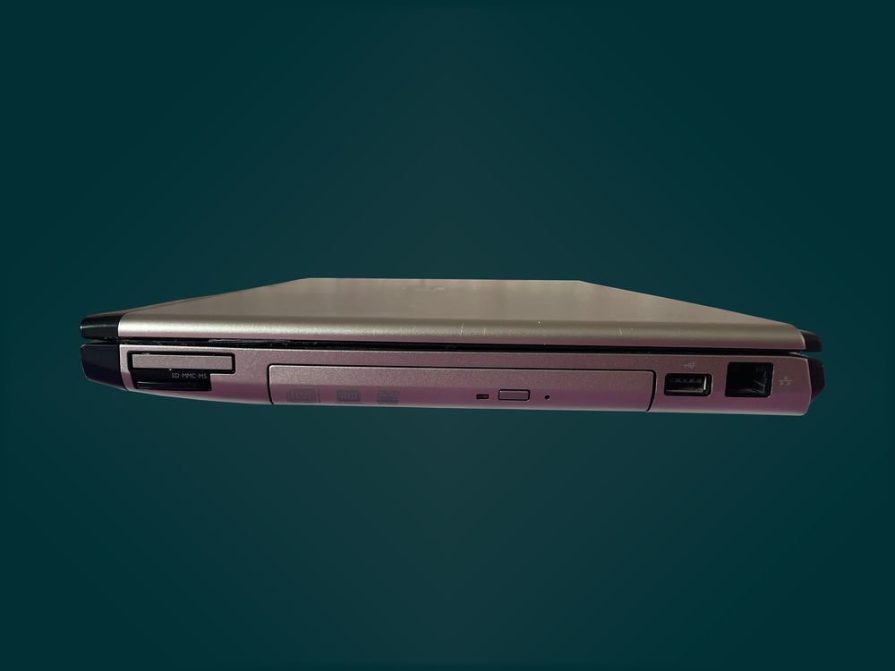 ПЕРЕВІРЕНИЙ НОУТБУК Dell 15,6" , i5 1gen, 4Гб ОЗУ на 120Гб SSD