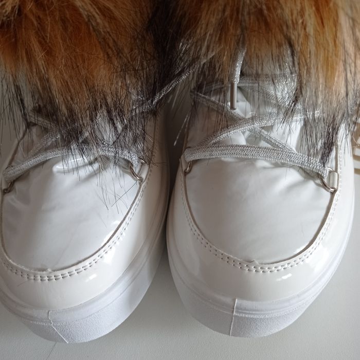 Krótkie kozaczki damskie 40 białe