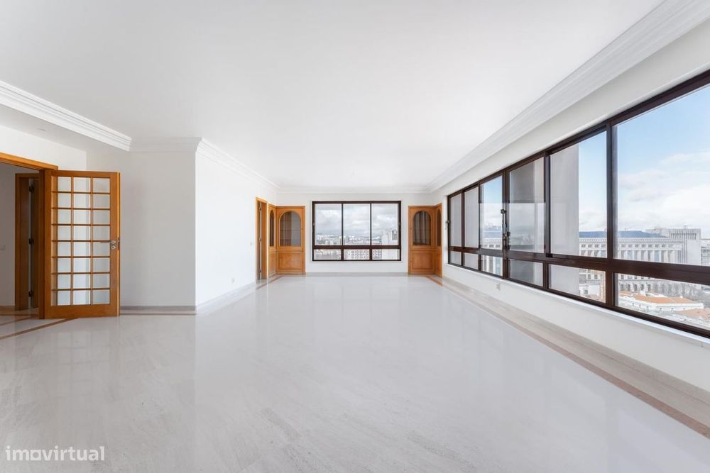 Apartamento T4 com vista, Campo Pequeno, Lisboa