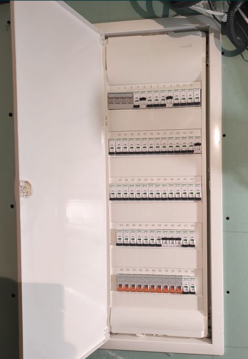 Пропоную послуги електрика. Електрик. Електромонтажник. Электрик.