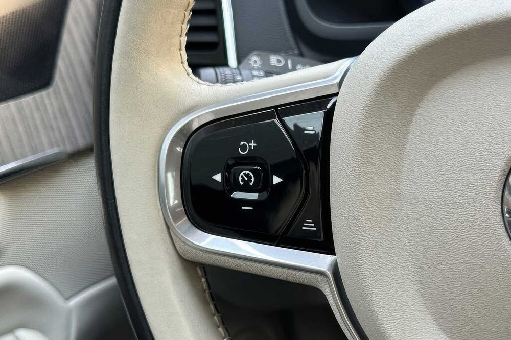 Volvo XC90 Recharge T8 Ultimate Bright Theme 6-Passenger      2023