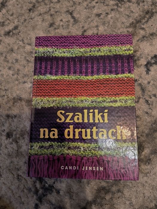 Szaliki na drutach książka stan idealny oprawa twarda