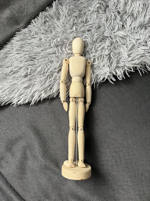 Drewniana figurka manekina