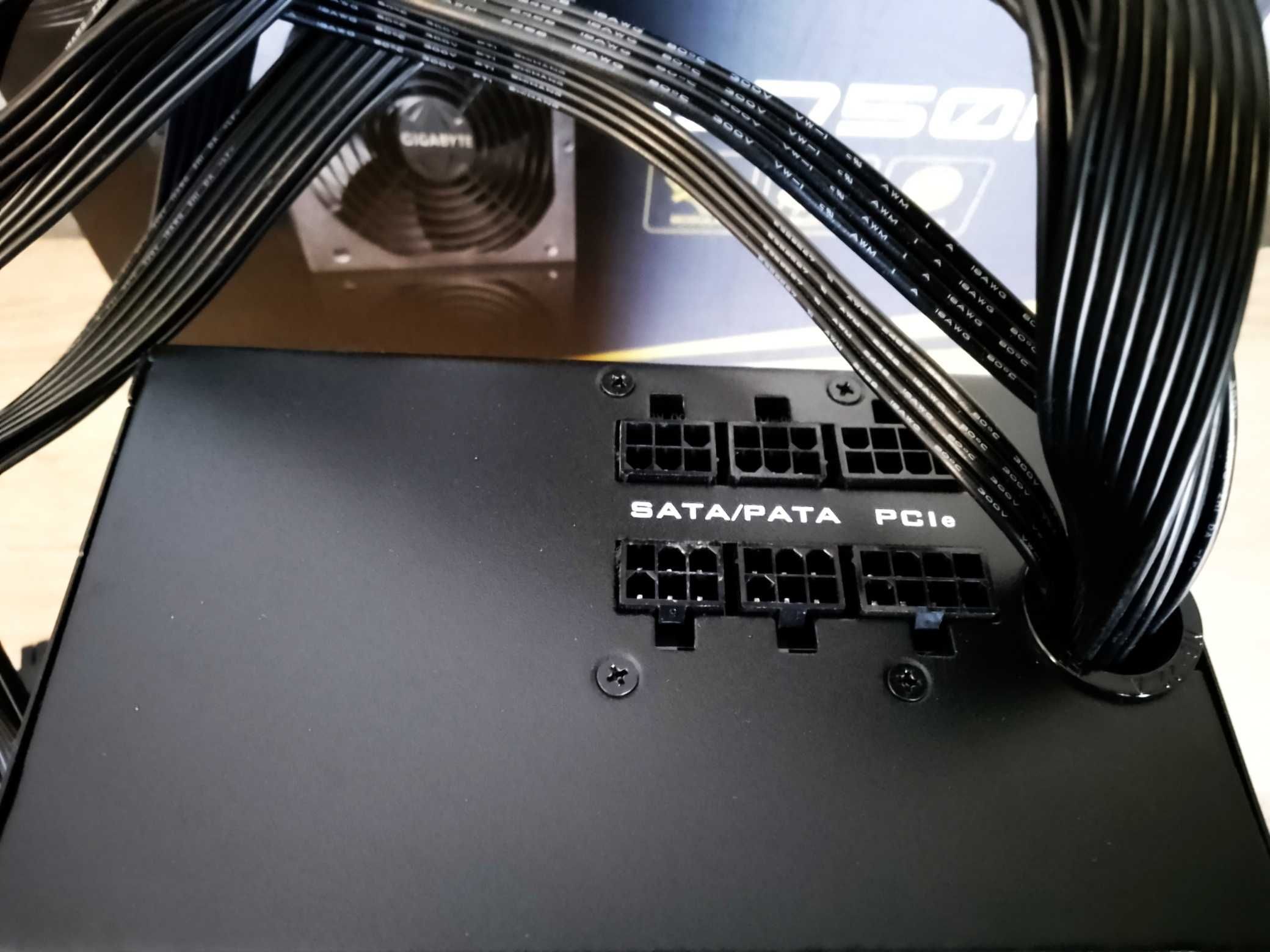 Компьютерный блок питания Gigabyte GP-G750H (750 Вт, 80 Plus Gold)